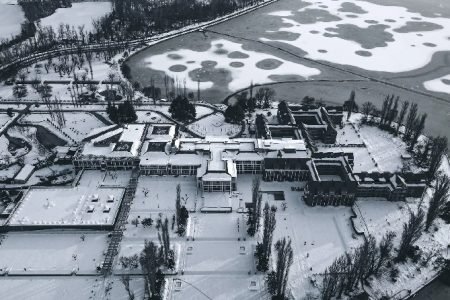Winter in Kashmir Transforms into a Magical Wonderland for Travel Enthusiasts